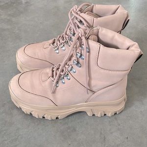 MAUVE COMBAT BOOT SZ 9